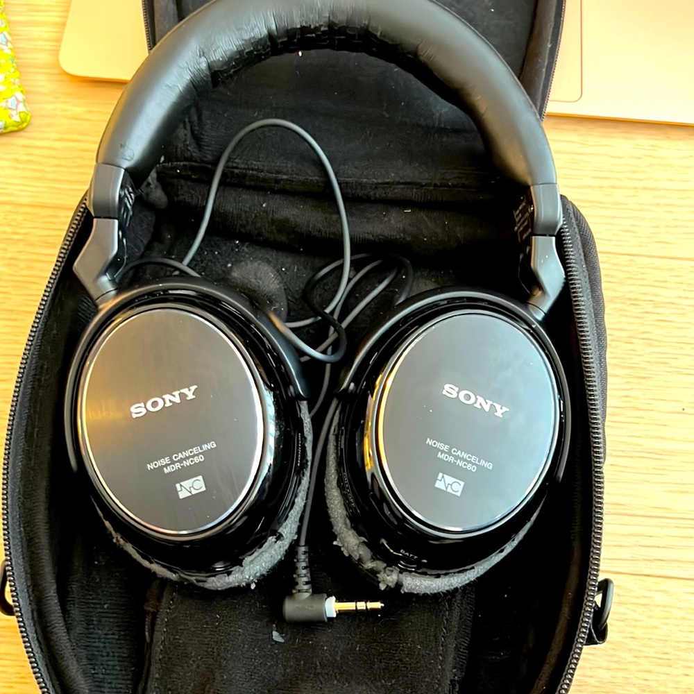 Sony noise canceling headphone model MDR NC60